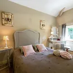 Holiday home Quaint Holiday Home In Bievre In The Forest *