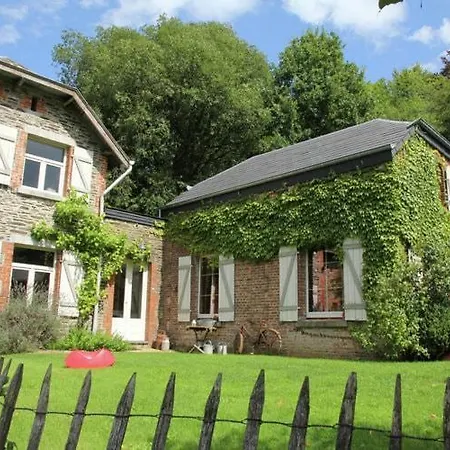Casa de Férias Quaint In Bi Vre In The Forest Bellefontaine