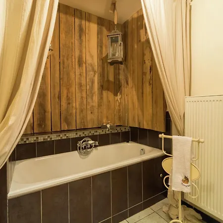 Feriehus Quaint In Bievre In The Forest Bellefontaine